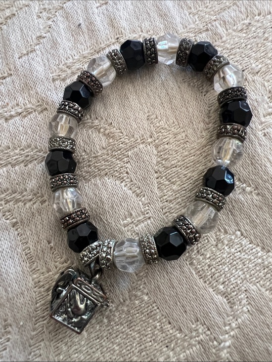 Jewelry - VTG Black and Clear Beaded prayer box Bracelet